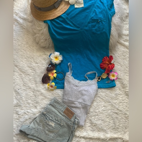 Y2k NWT Gorgeous Hollister V- Neckline short-sleeve top So Cal❣️ - Picture 15 of 16